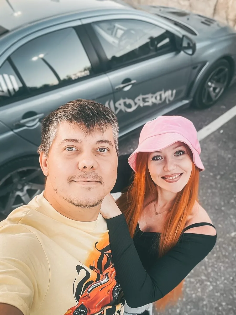 Станислав с женой и машиной